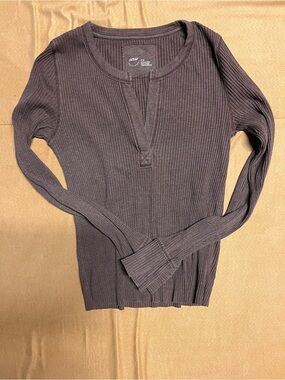 aerie Ribbed Long-Sleeve Henley Top in Charcoal Gray